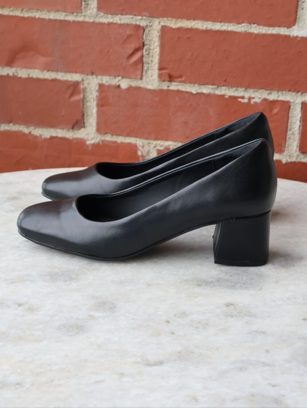 Dream Pairs Black Round Toe Low Chunky Block Heel Comfy Heels.